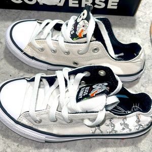 Bugs bunny converse